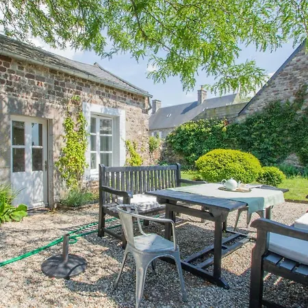 Holiday home Maison De Regneville: Seaside With Garden And Wi-fi Regneville-sur-Mer