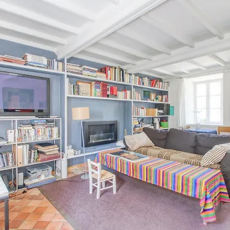 Maison Charmante A Avec Jardin Et Vue Mer. *