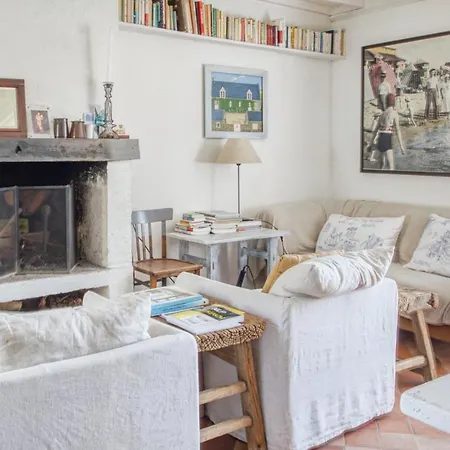 Maison Charmante A Avec Jardin Et Vue Mer. *