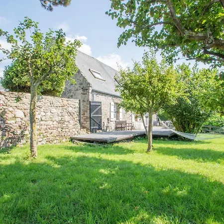 Maison Charmante A Avec Jardin Et Vue Mer. *